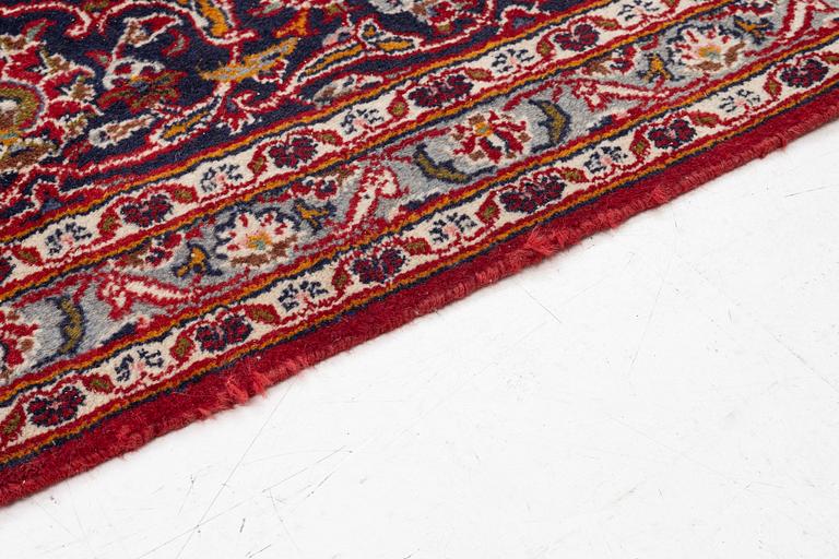 Matta, Meshed, ca 372 x 290 cm.