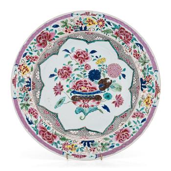 An 18th-century decorative porcelain dish, China, Qianlong (1736-95).