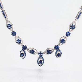 An 18K white gold necklace with diamonds ca. 3.90 ct intotal and sapphires.