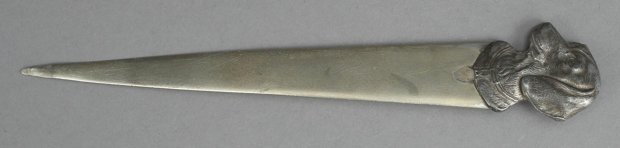 BREVKNIVAR, 2st, en WMF en med silverfäste, 1900-talets första hälft.