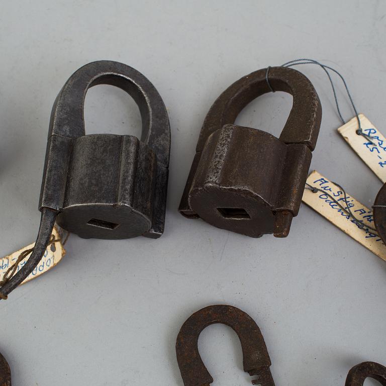 A lot of 14 iron locks mainly 18th century.