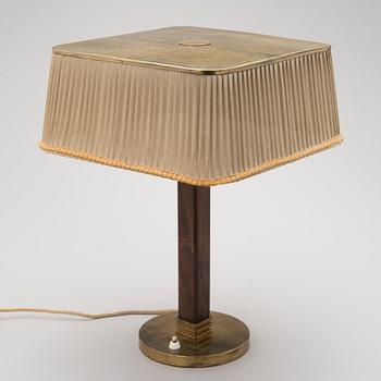PAAVO TYNELL, pöytävalaisin malli 5066, Taito Oy, 1900-luvun puoliväli.