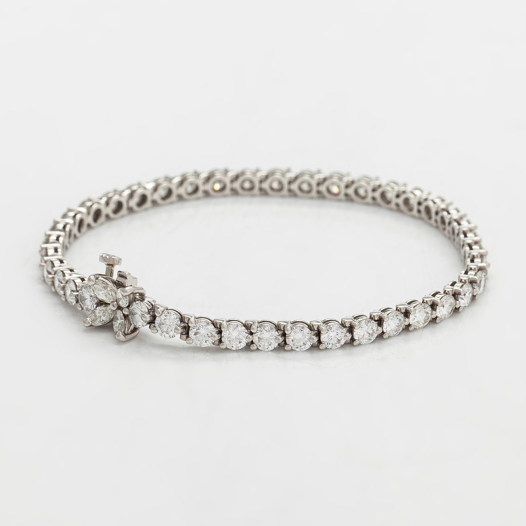 Tiffany & Co, "Victoria" tennisrannekoru, platinaa sekä briljantti- ja marquisehiottuja timantteja.