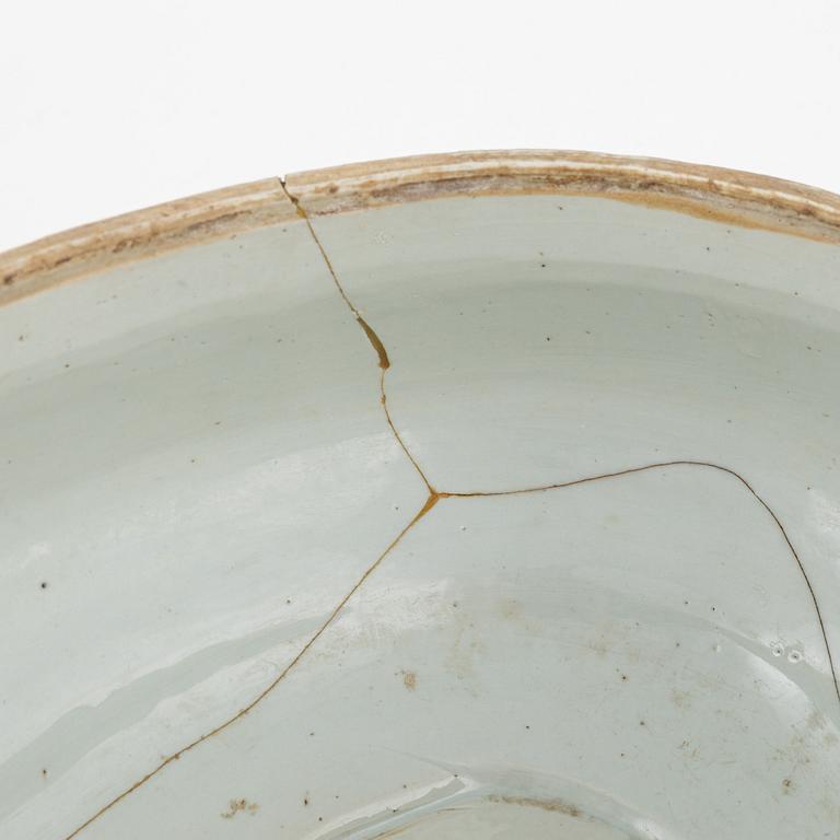 Terrin med lock, kompaniporslin. Qingdynastin, Qianlong (1736-95).