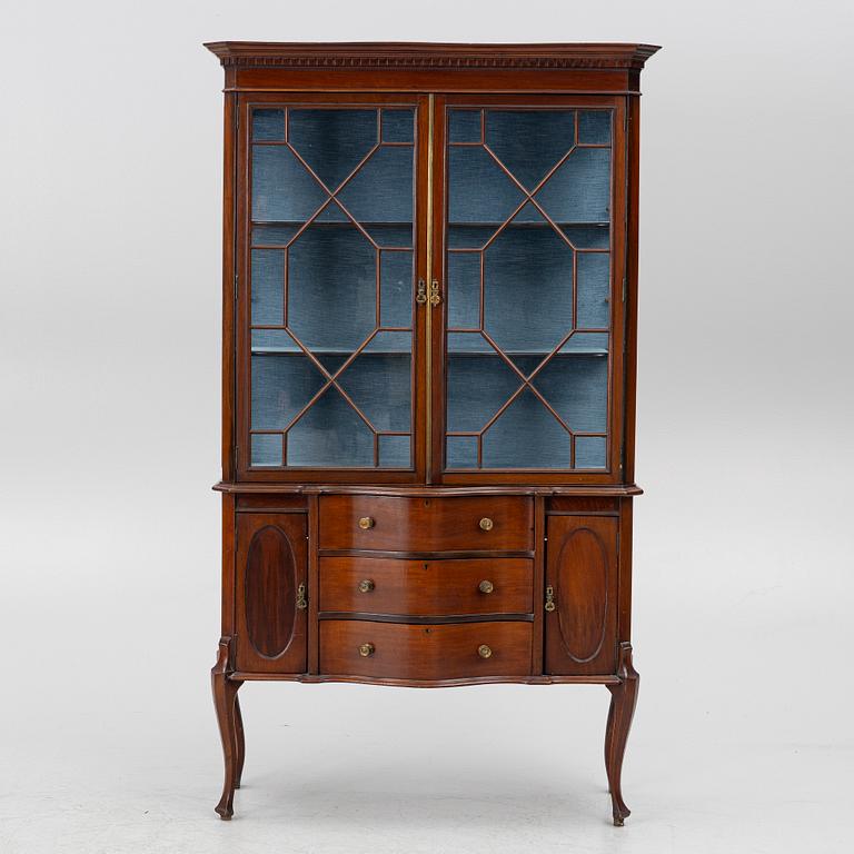 A cabinet, England, around 1900.