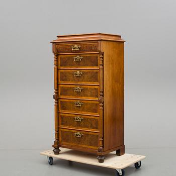 HERRBYRÅ, nyrenässans, 1800-talets slut.