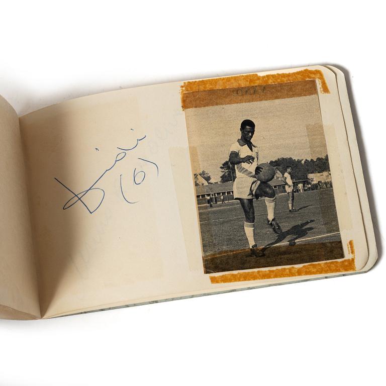 Autograph collection, Brazil’s national football team, 1958 World Cup, two notebooks.