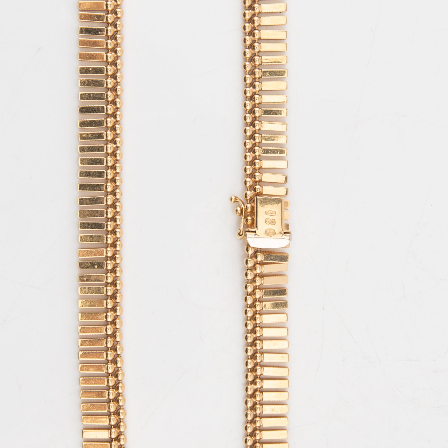 An 18K gold necklace by Unoaerre Italy.