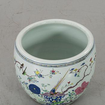 A CHINESE EARLY 20TH CENTURY BOWL.