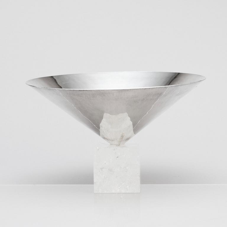 Wolfgang Gessl, skål, Ateljé Wolfgang Gessl, Stockholm 2009, sterling silver och bergkristall.