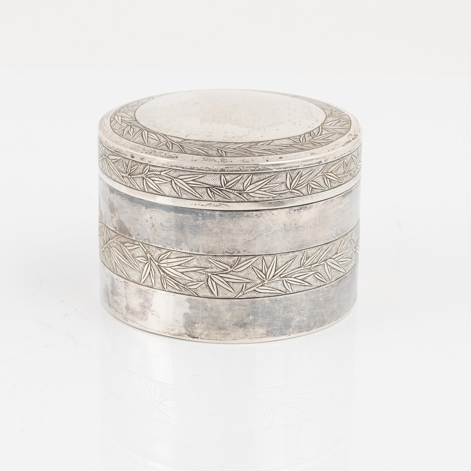 Toiletteset, fyra delar, silver. Japan, med mästarstämplar.