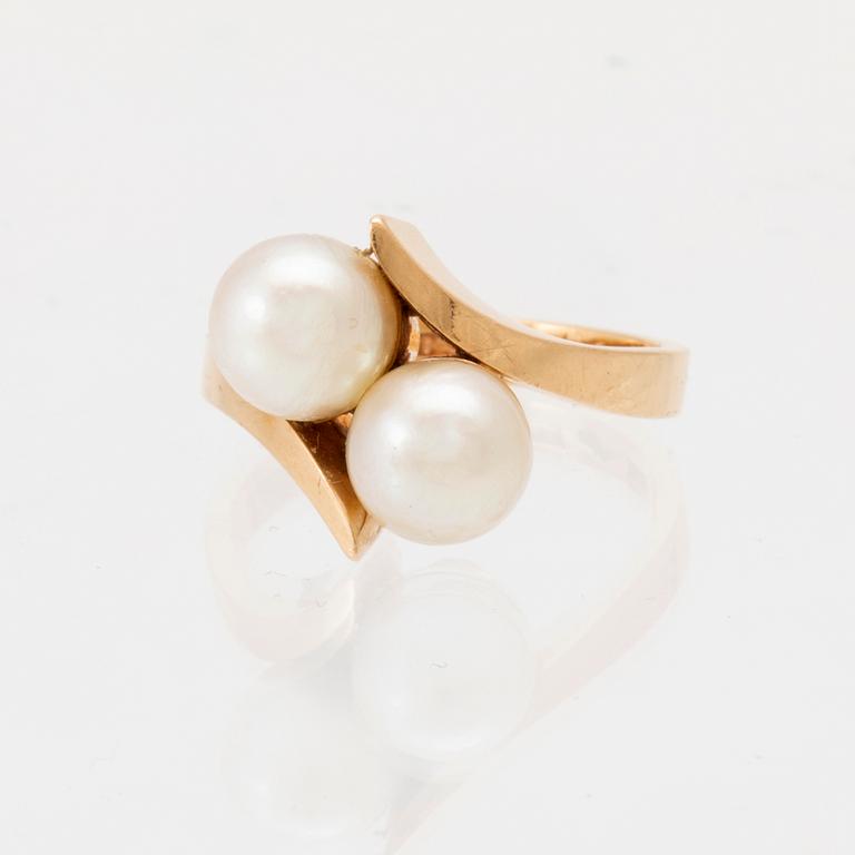 Ring 18K guld med odlade pärlor, Hjalmar Bergmark Norrköping 1944.
