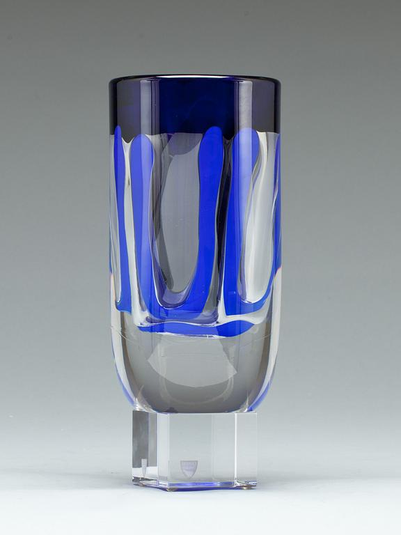 VAS, glas, "Meander" Lars Hellsten, Orrefors, 1990.