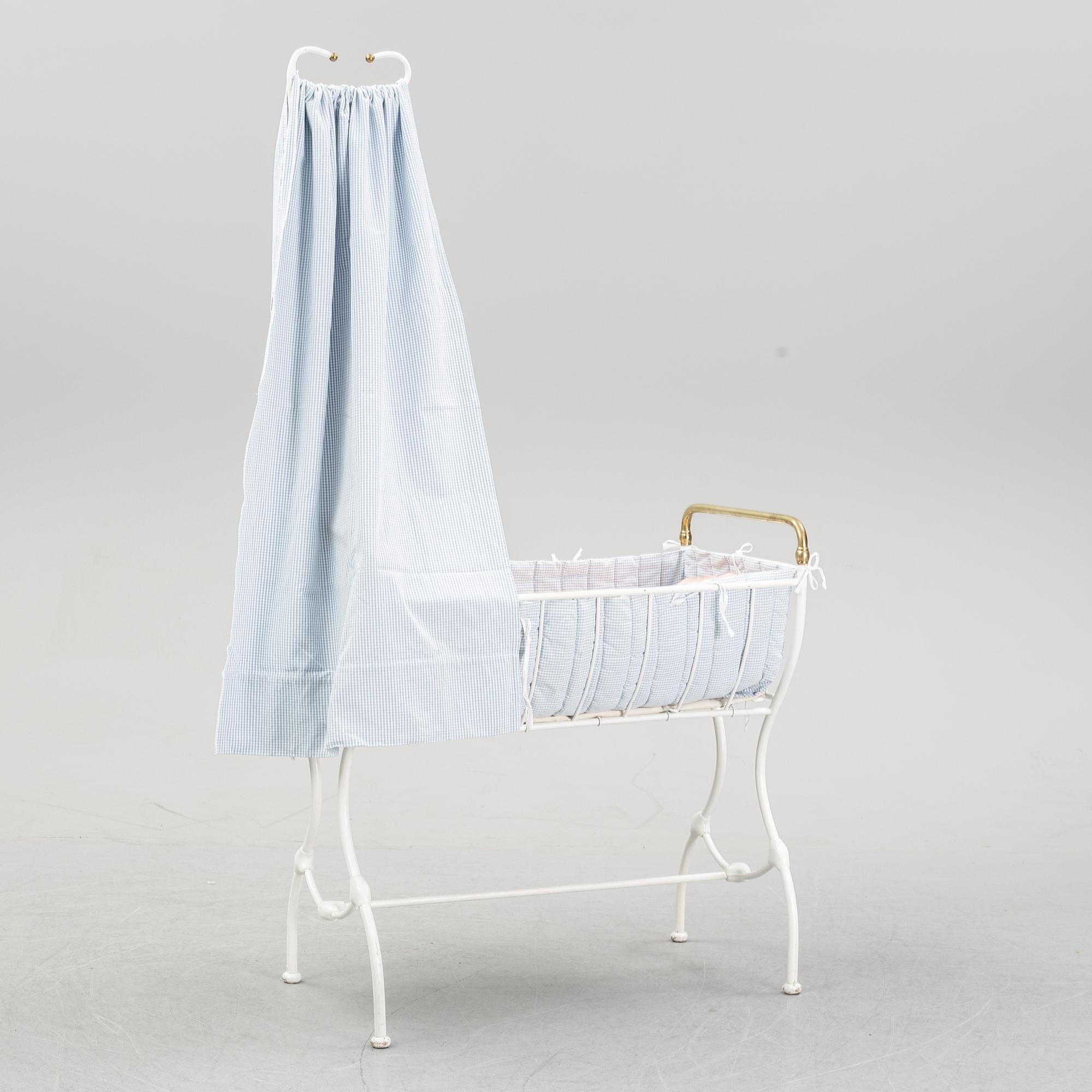 A children's or toddler's crib, the first half of the 20th century.