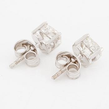 Earrings 18K white gold with heart-shaped brilliant-cut diamonds.