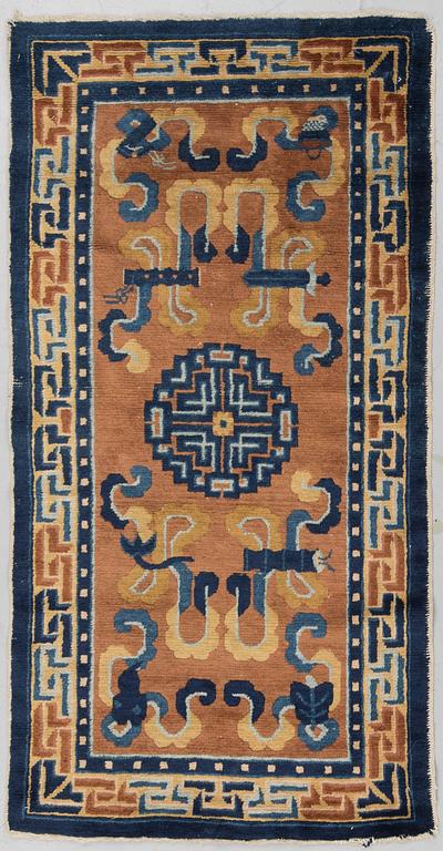 A RUG, antique/semi-antique Ningxia, ca 152,5 x 84 cm.