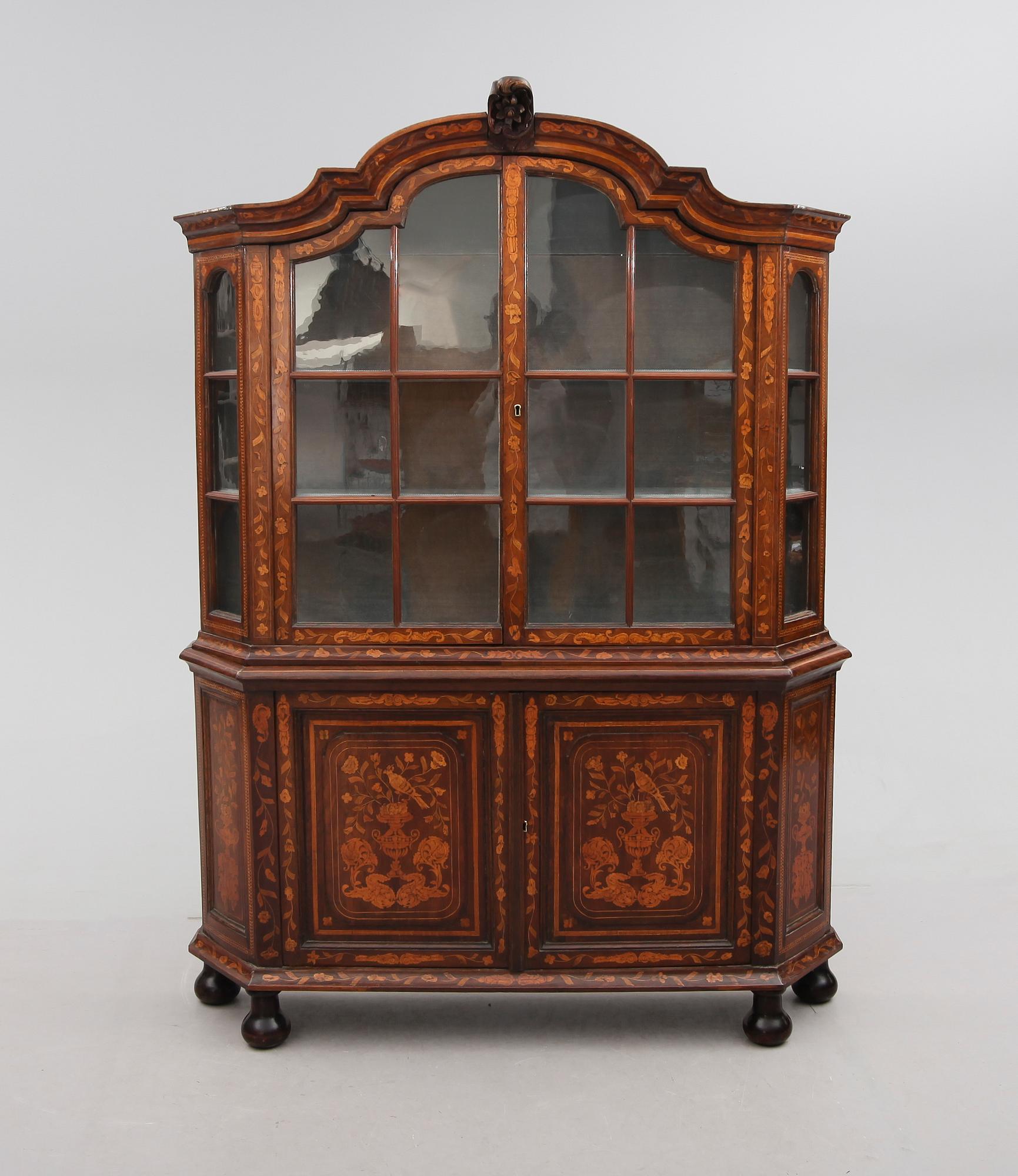 VITRINSKÅP, Holland, 1800-tal.