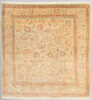 Matta Orientalisk, s.k. Ziegler design, ca 229 x 220,5 cm.