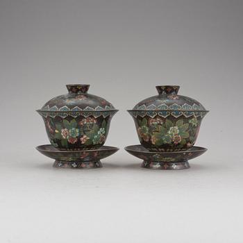 KOPPAR, ett par, cloisonné. Sen Qing dynasti, omkring 1900.