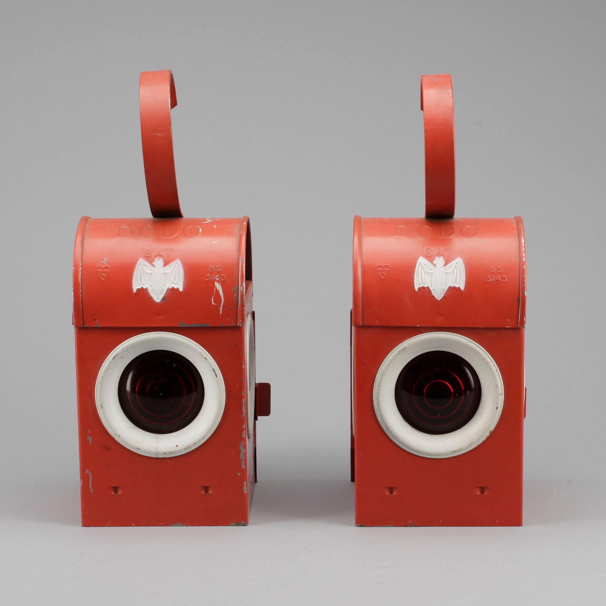 LYKTOR, ett par, DODO, England, 1900-talets första hälft.