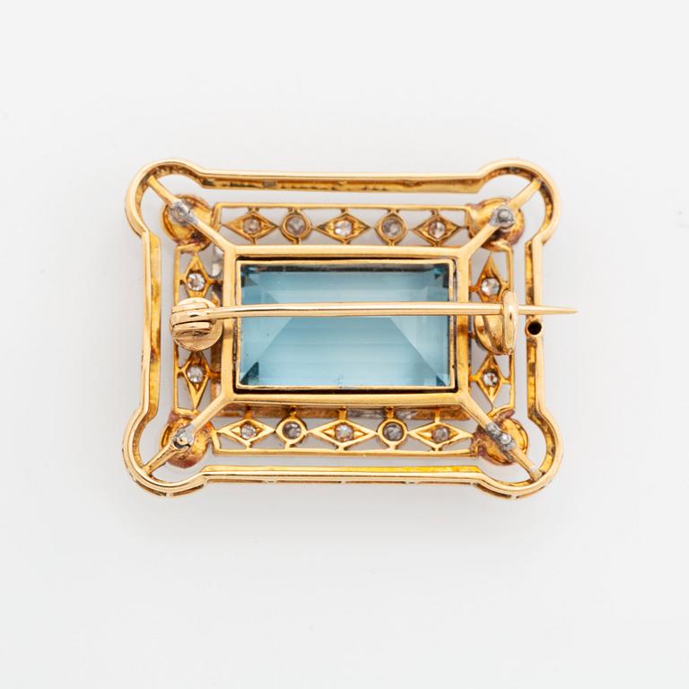 An 18K gold and enamel brooch set with a faceted aquamarine, pearls and old-cut diamonds.