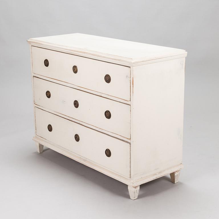 An early 19th-century chest of drawers.