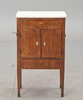 POTTSKÅP, sengustavianskt. Omkring 1800.