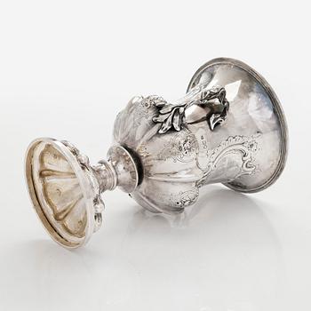 A Victorian sterling silver cup, maker's mark of Benjamin Smith III, London 1838.