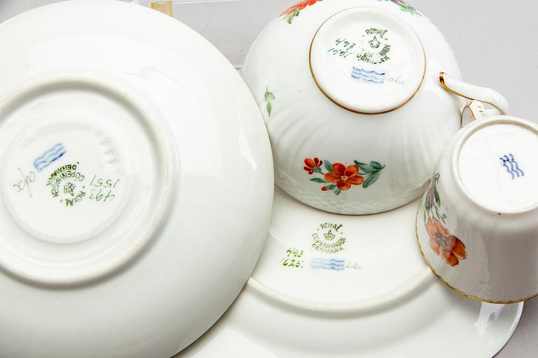 Royal Copenhagen, Kaffeservis, ca 60 delar, porslin, "Sachsisk Blomst", Kunglig Dansk.