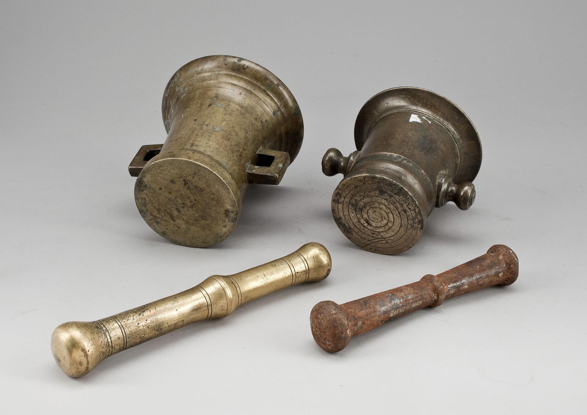MORTLAR, 2 st,  mässing, troligen 1800-tal.