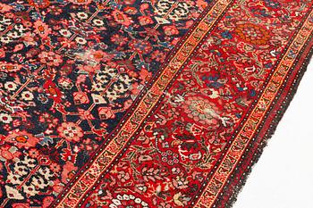 A Farahan carpet, c. 520 x 205 cm.