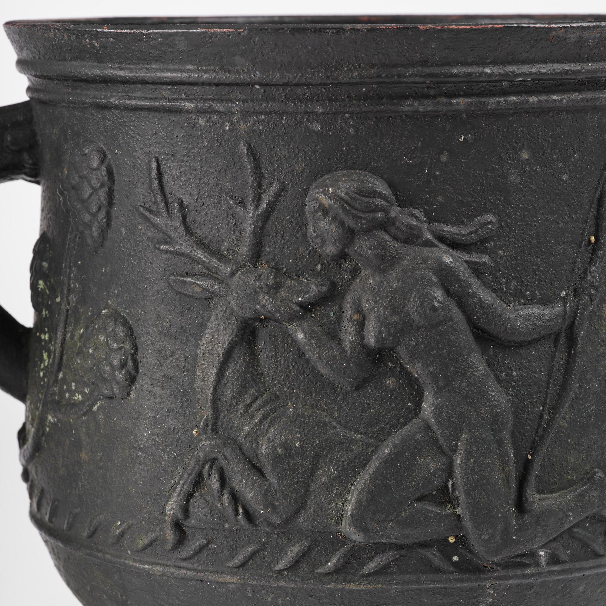 Ivar Johnsson, trädgårdsurnor, ett par, "Diana", Näfveqvarns bruk, Swedish Grace.