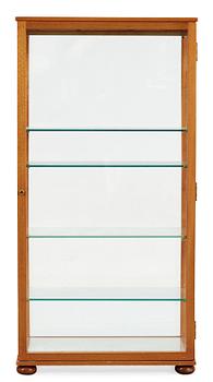 468. A Josef Frank mahogany and glass cabinet by Svenskt Tenn, model 649.