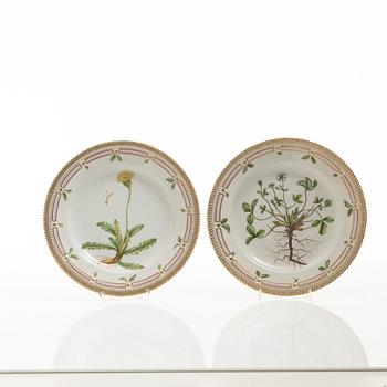 A set of five Royal Copenhagen 'Flora Danica' dinner plates, Denmark, 20th century.