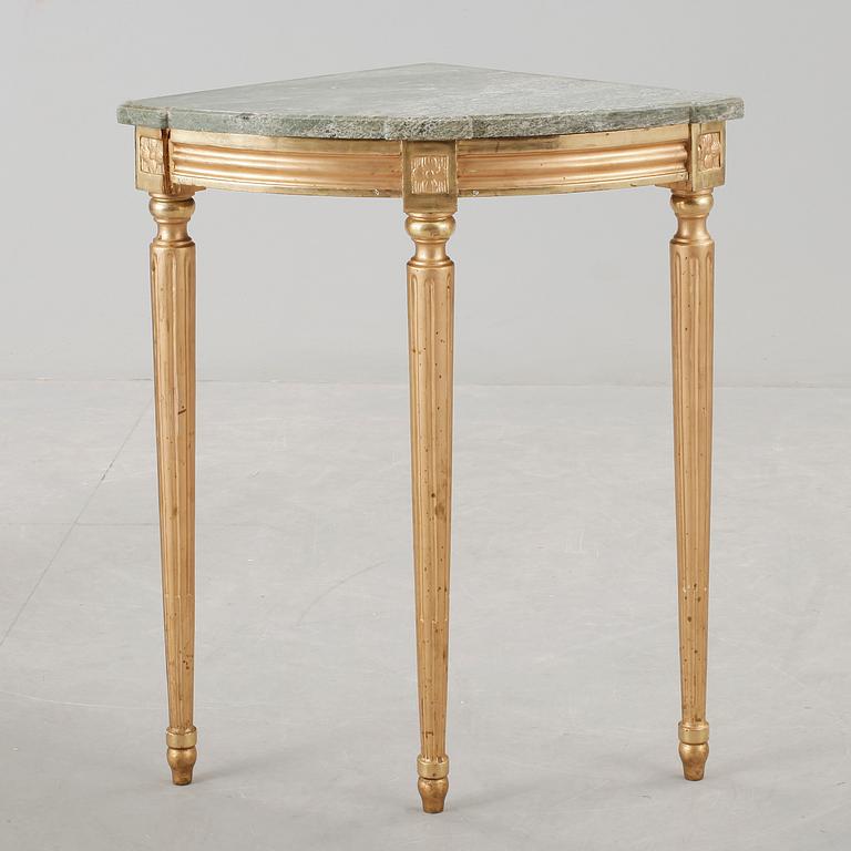KONSOLBORD, gustaviansk stil, 1900-talets första hälft.