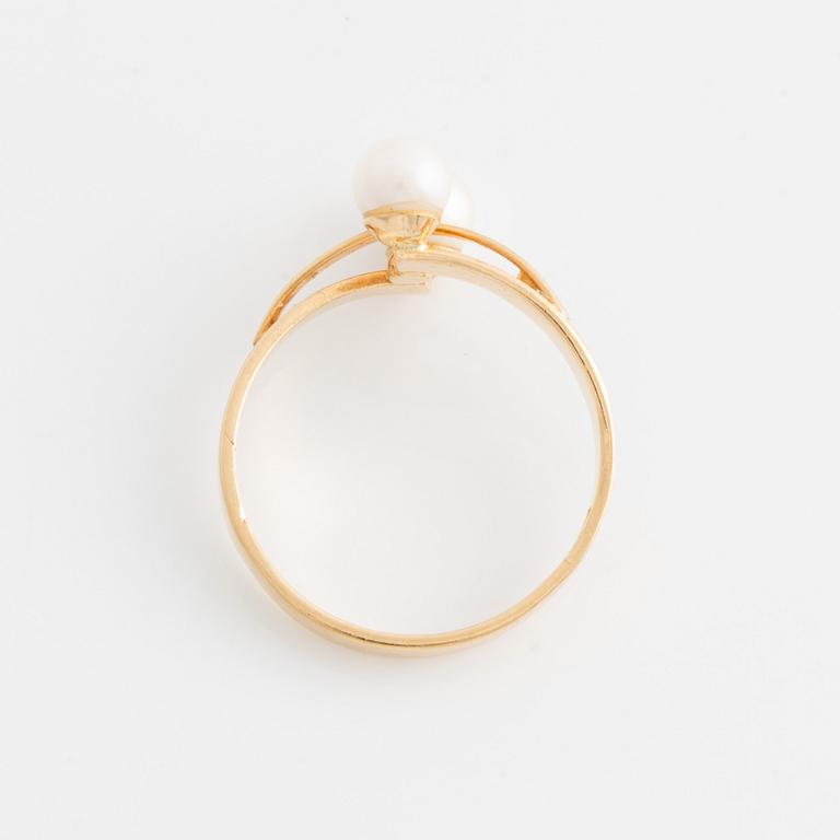 Ring, 18K gold with two pearls.