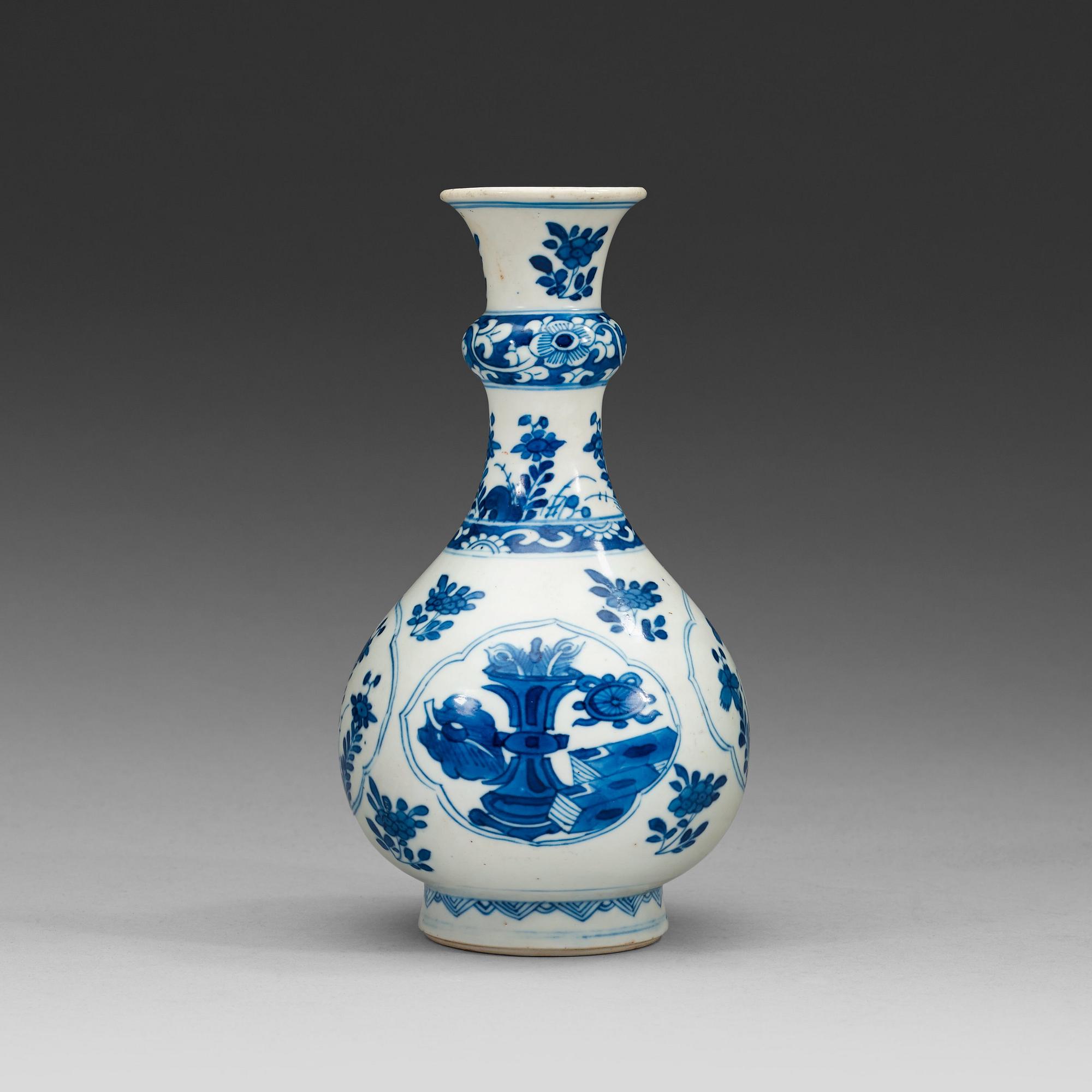 VAS, porslin. Qingdynastin Kangxi (1662-1722).
