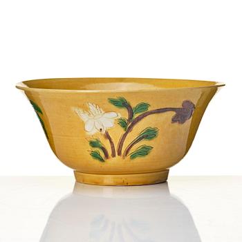 A yellow, green and aubergine glazed bisquit 'brinjal' bowl, Qing dynasty, Kangxi (1662-1722).