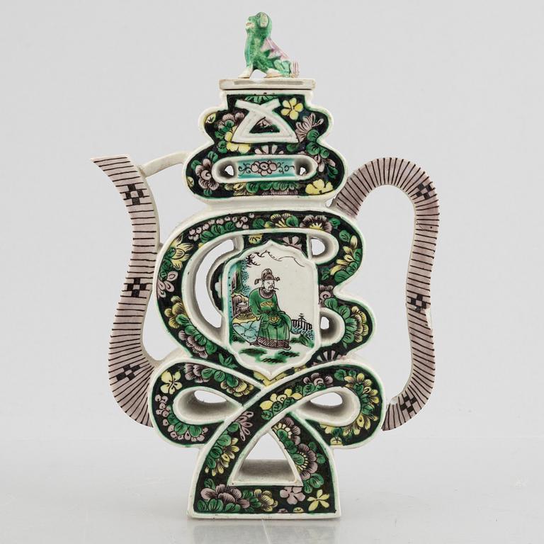 A biscuit porcelain wine pot, late Qing dynasty.