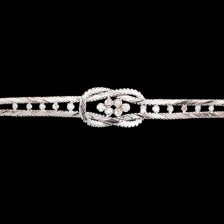 ARMBAND, 18 k vitguld med briljantslipade diamanter. Vikt ca 26 gram.