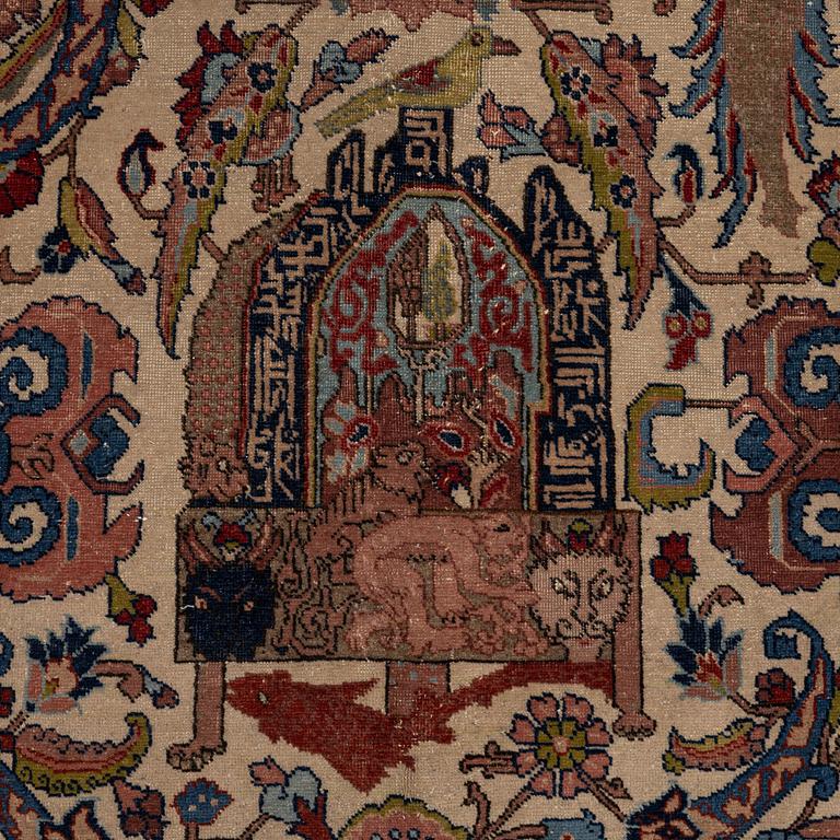 A semi-antique Tabriz ‘Zir Khaki' carpet, ca 366 x 251 cm.