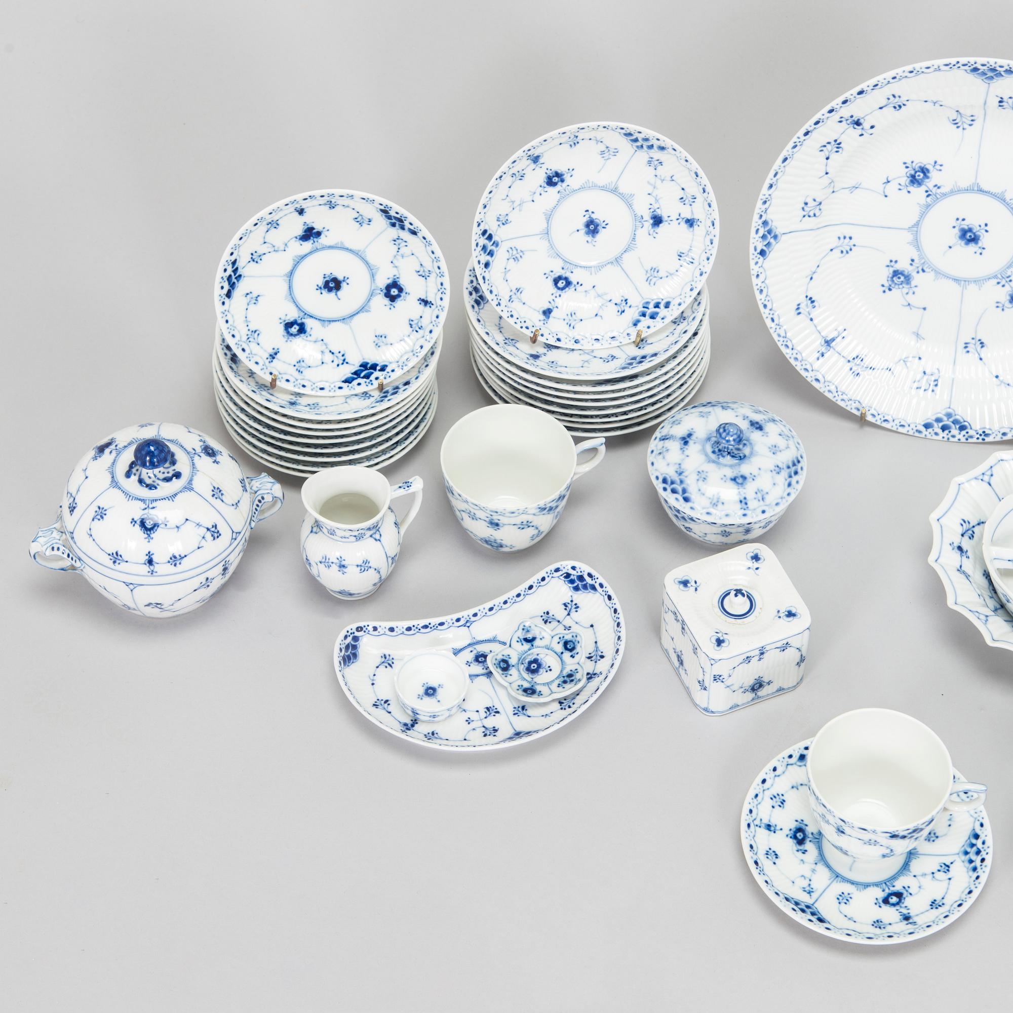 Royal Copenhagen, astiasto, 43 osaa, "Musselmalet".