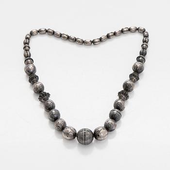 Kalevala Koru, Necklace and bracelet, “The Halikko Treasure”, silver. Helsinki 1970.