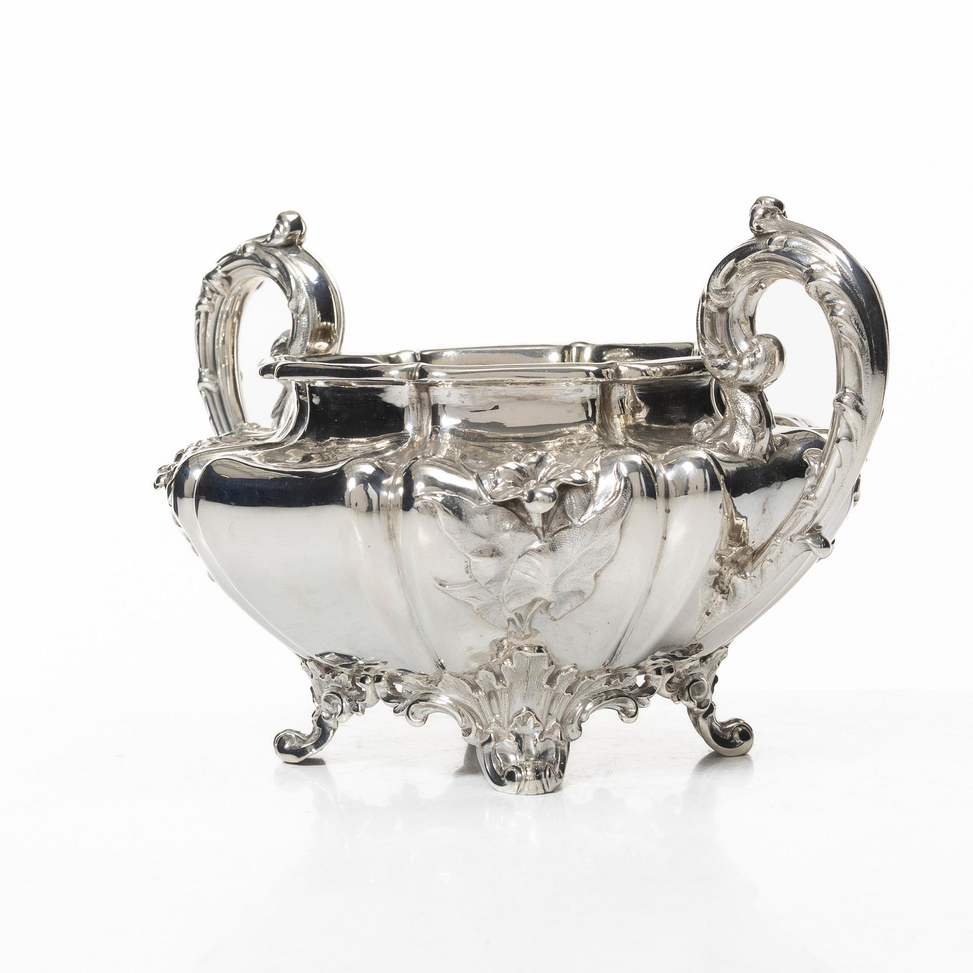 An English silver bowl, mark of Edward, Edward junior, John & William Barnard, London, 1834.