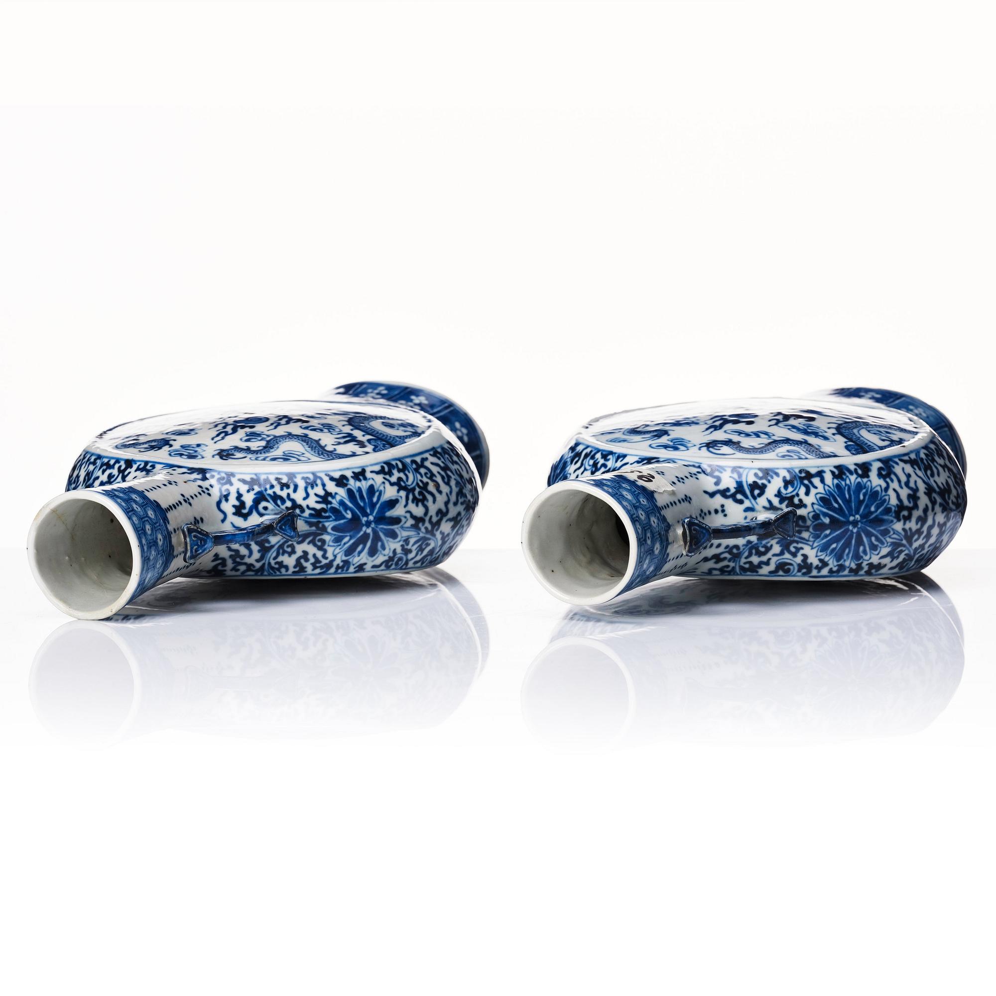 A pair of Chinese blue and white pilgrim vases, Qing dynasty, 19th Century.