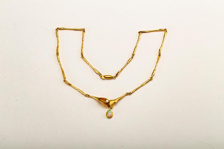 NECKLACE 18K gold 1brilliant-cut diamond approx 0,08 ct and 1 opal (probably doublet).