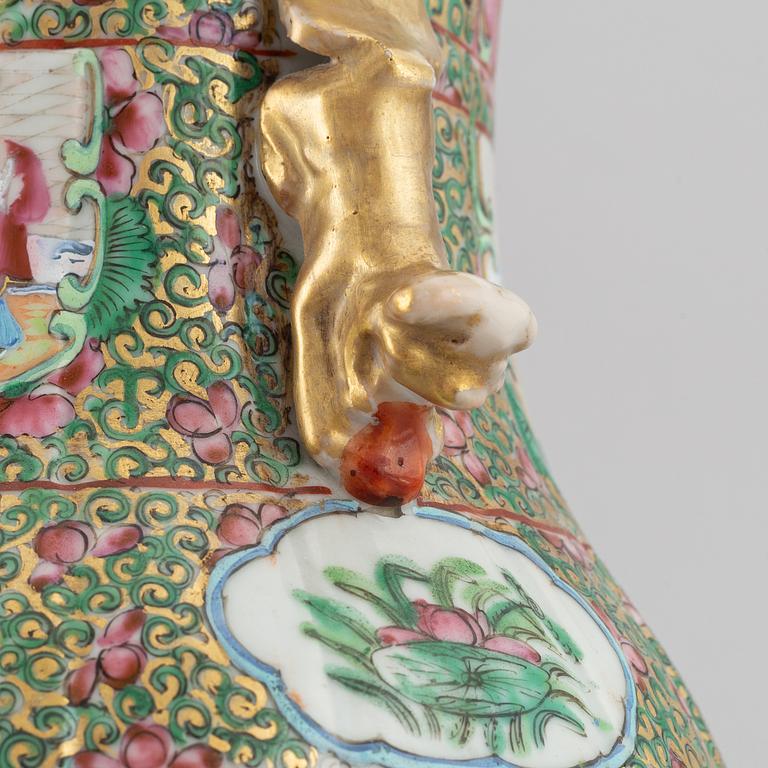 A pair of famille rose canton vases, Qing dynasty, late 19th century.