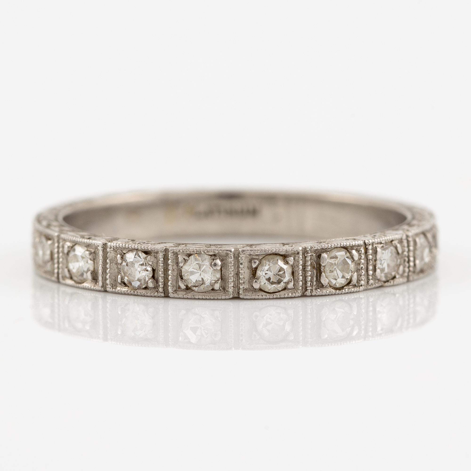 Ring, alliansring platina med åttkantslipade diamanter.