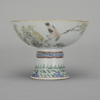 SKÅL PÅ FOT, porslin, Kina, 18/1900-tal.
