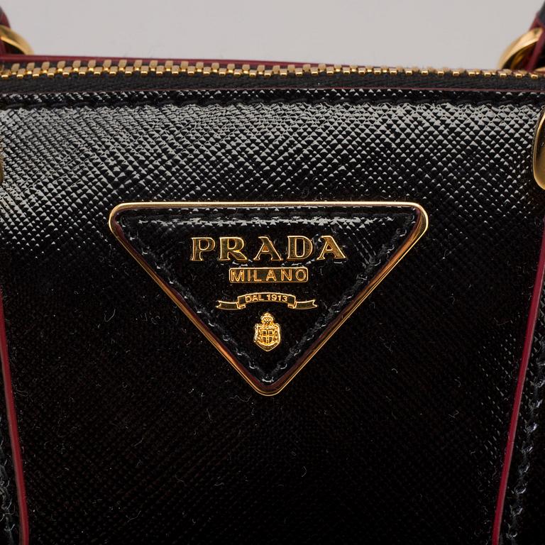 A hadbag by Prada "Borsa a Mano".